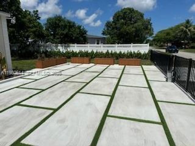 1001 NW 148th St 1001, Miami, FL 33168