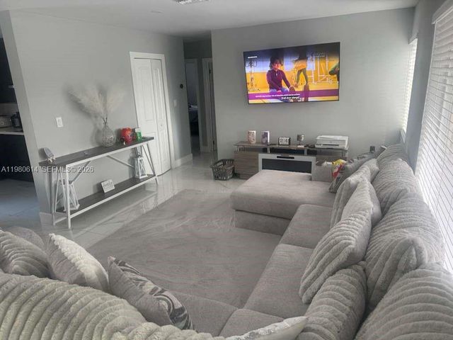 1001 NW 148th St 1001, Miami, FL 33168