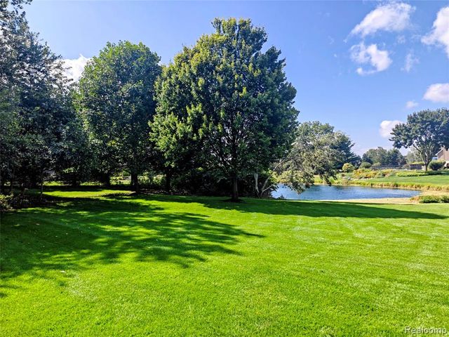 221 Maplewood Drive 28, Clawson, MI 48348