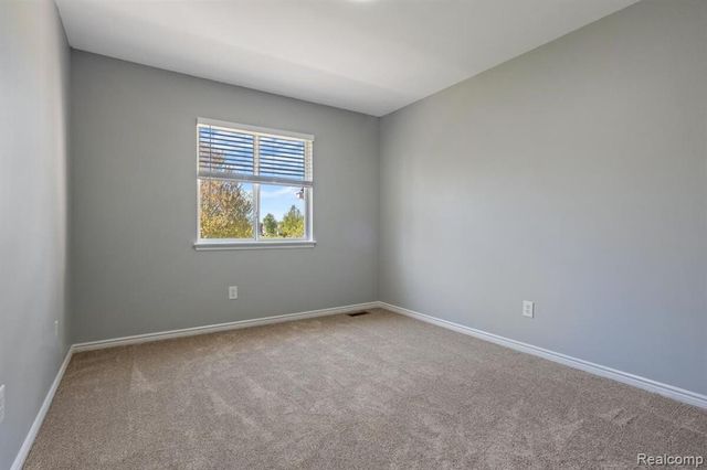 221 Maplewood Drive 28, Clawson, MI 48348