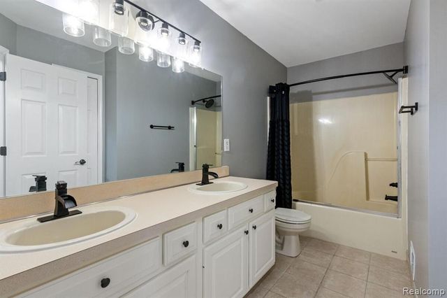 221 Maplewood Drive 28, Clawson, MI 48348