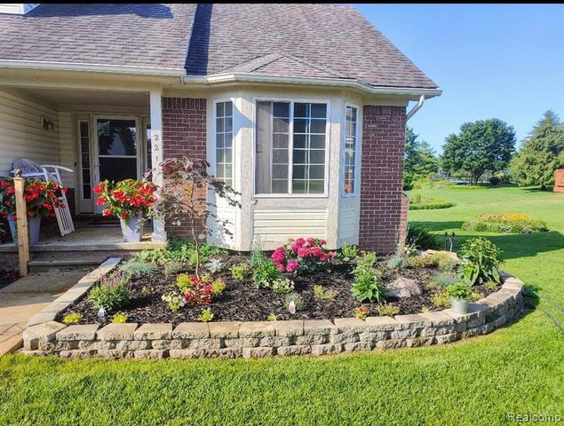 221 Maplewood Drive 28, Clawson, MI 48348