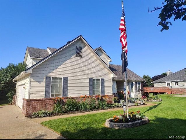 221 Maplewood Drive 28, Clawson, MI 48348