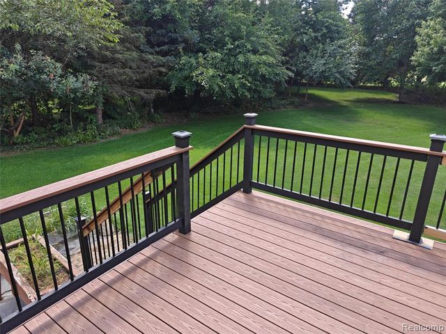 221 Maplewood Drive 28, Clawson, MI 48348