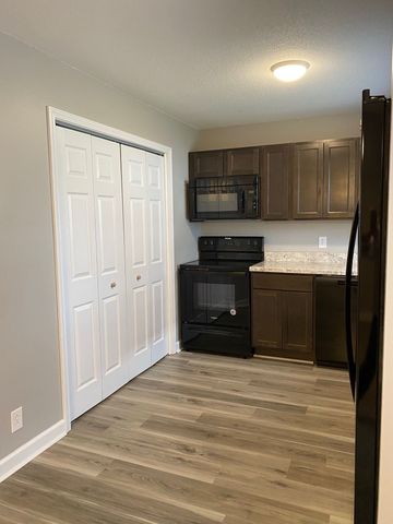 201 Stephanie Dr, Clarksville, TN 37042