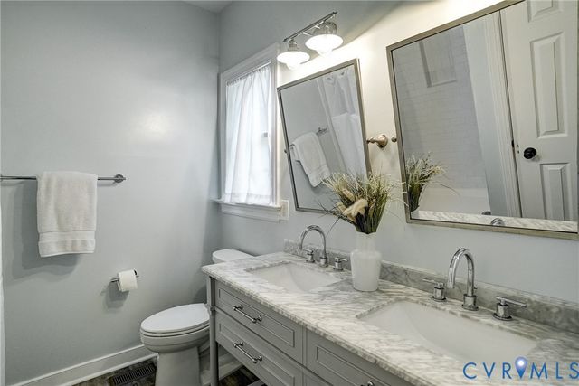 15618 Fox Cove Cir, Moseley, VA 23120