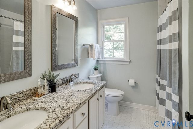15618 Fox Cove Cir, Moseley, VA 23120