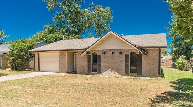 502 Campfire Drive, Grand Prairie, TX 75052