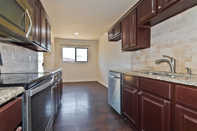 502 Campfire Drive, Grand Prairie, TX 75052
