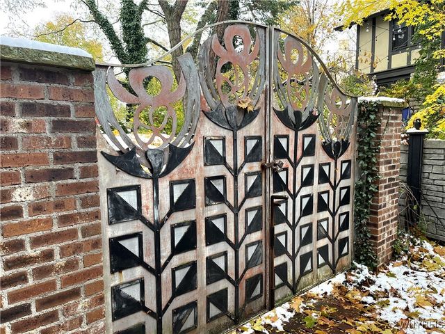 189 Bidwell Parkway, Buffalo, NY 14222