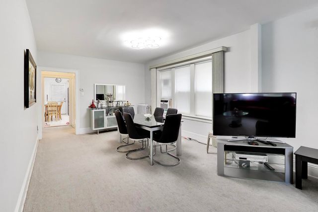 6718 N Campbell Avenue, Chicago, IL 60645