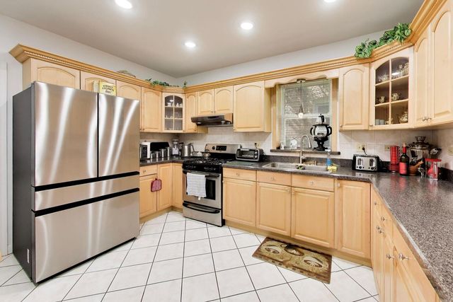 6718 N Campbell Avenue, Chicago, IL 60645