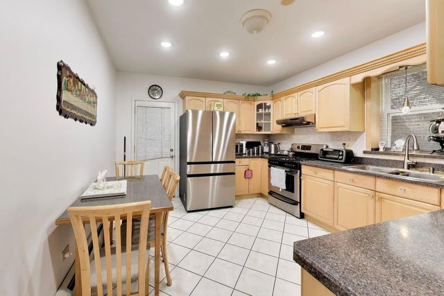 6718 N Campbell Avenue, Chicago, IL 60645