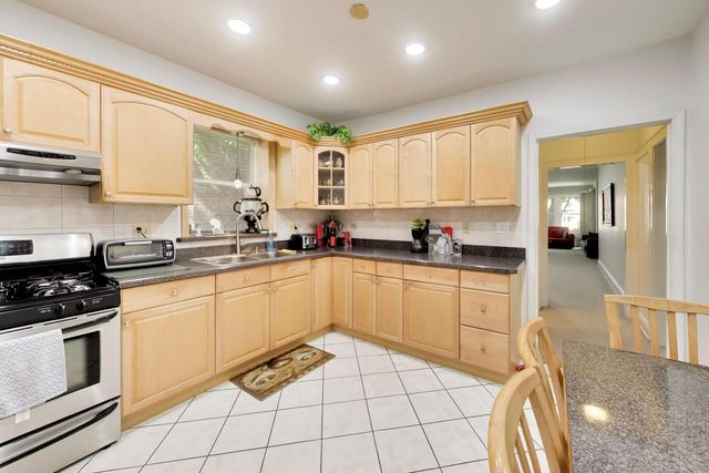 6718 N Campbell Avenue, Chicago, IL 60645