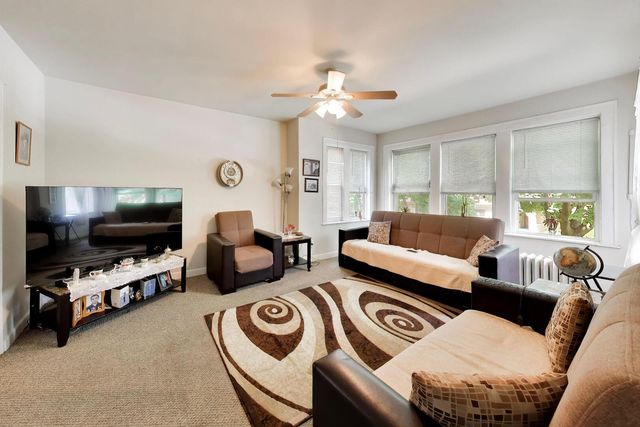 6718 N Campbell Avenue, Chicago, IL 60645