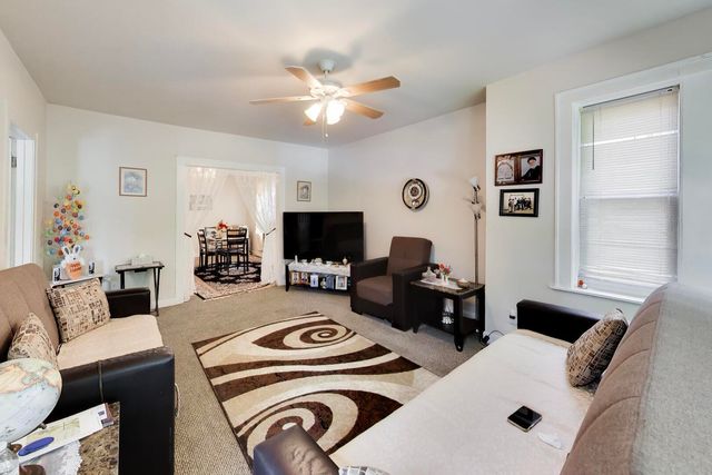 6718 N Campbell Avenue, Chicago, IL 60645