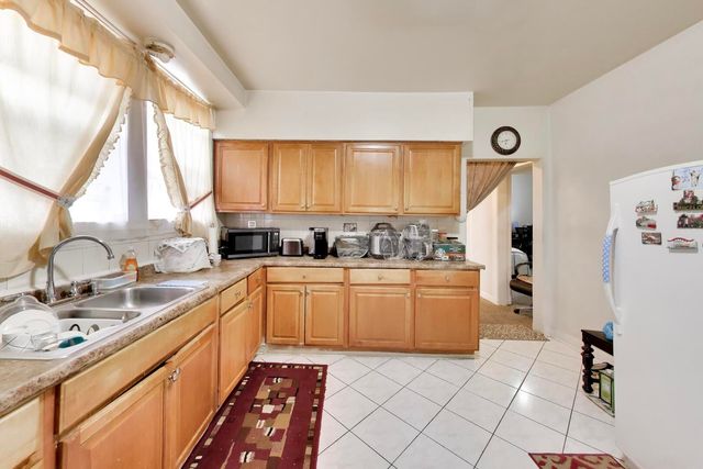 6718 N Campbell Avenue, Chicago, IL 60645