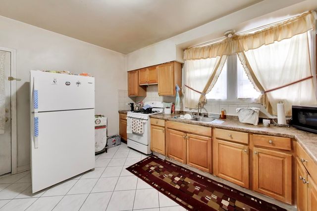 6718 N Campbell Avenue, Chicago, IL 60645