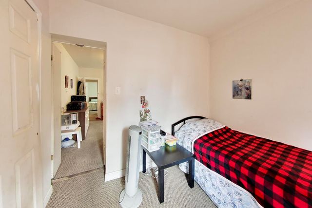 6718 N Campbell Avenue, Chicago, IL 60645