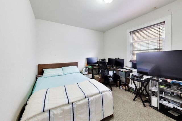 6718 N Campbell Avenue, Chicago, IL 60645