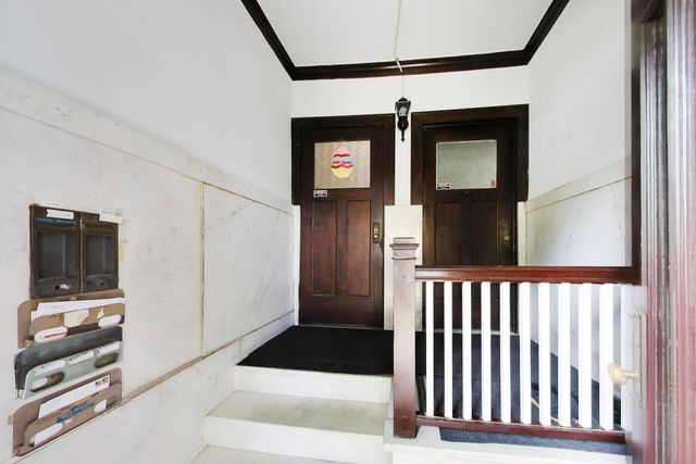 6718 N Campbell Avenue, Chicago, IL 60645