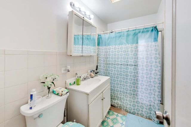 6718 N Campbell Avenue, Chicago, IL 60645