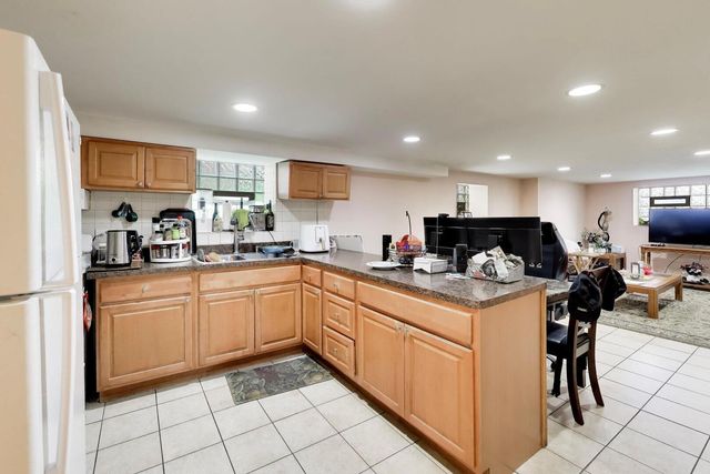 6718 N Campbell Avenue, Chicago, IL 60645