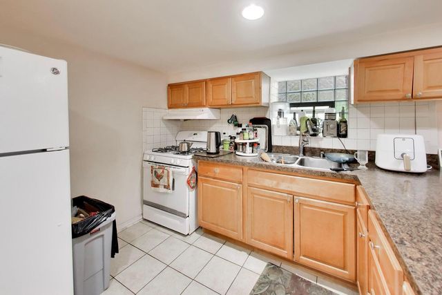 6718 N Campbell Avenue, Chicago, IL 60645