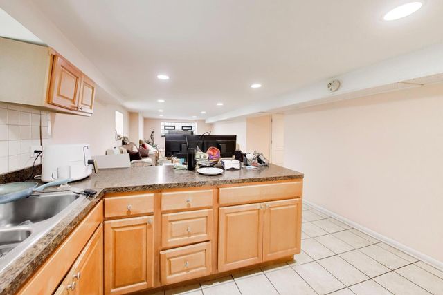 6718 N Campbell Avenue, Chicago, IL 60645