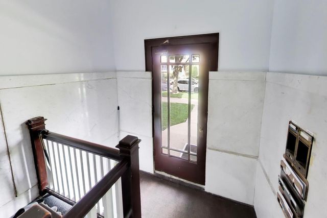 6718 N Campbell Avenue, Chicago, IL 60645