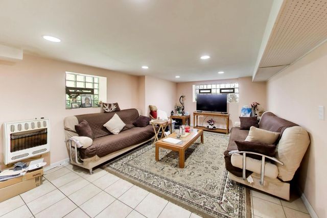 6718 N Campbell Avenue, Chicago, IL 60645