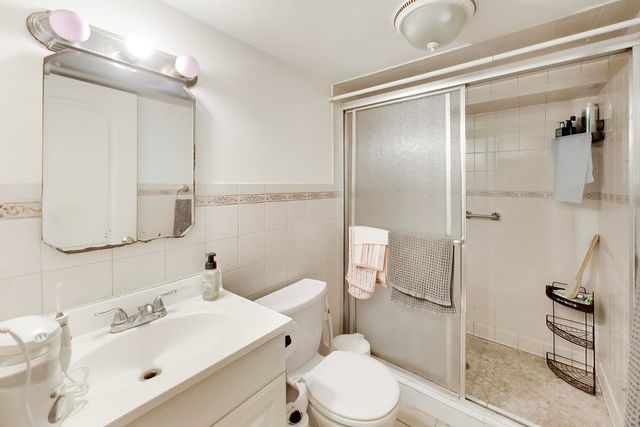 6718 N Campbell Avenue, Chicago, IL 60645