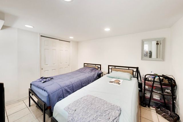 6718 N Campbell Avenue, Chicago, IL 60645
