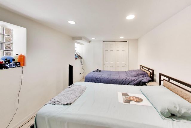 6718 N Campbell Avenue, Chicago, IL 60645