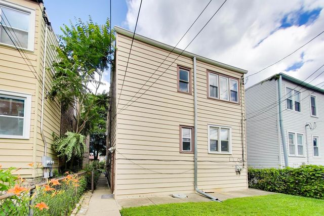 6718 N Campbell Avenue, Chicago, IL 60645