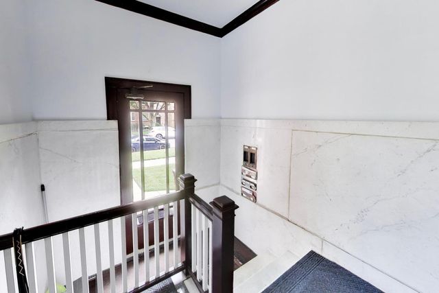 6718 N Campbell Avenue, Chicago, IL 60645