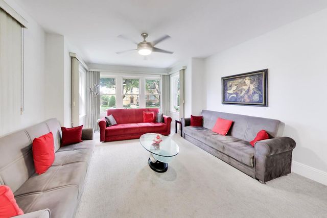 6718 N Campbell Avenue, Chicago, IL 60645