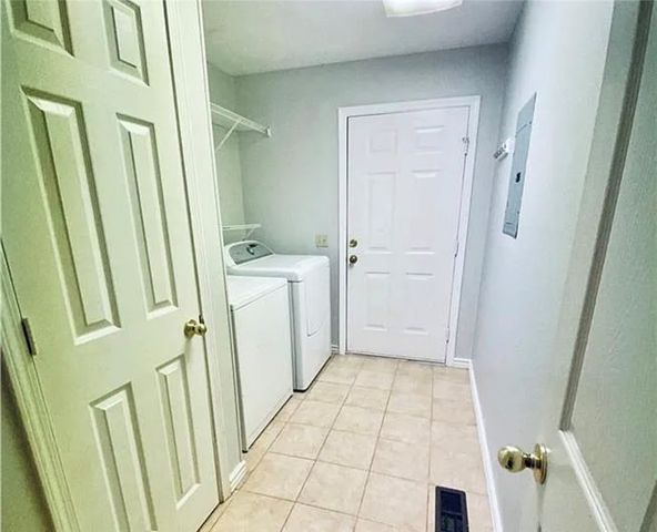 1600 E 5th Street, Fayetteville, AR 72701
