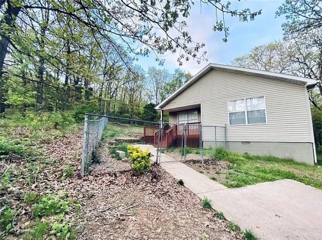 1600 E 5th Street, Fayetteville, AR 72701