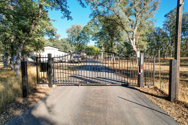 19650 Russell Lane, Cottonwood, CA 96022