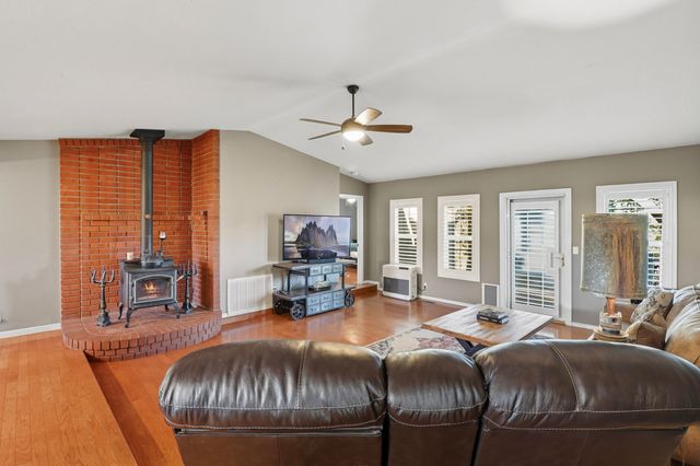 19650 Russell Lane, Cottonwood, CA 96022