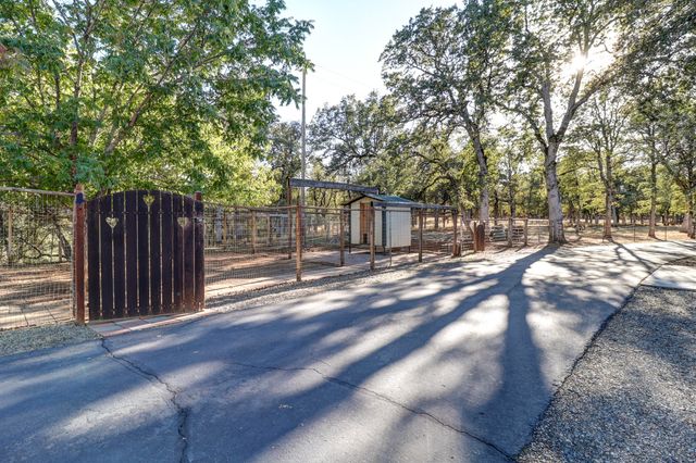 19650 Russell Lane, Cottonwood, CA 96022