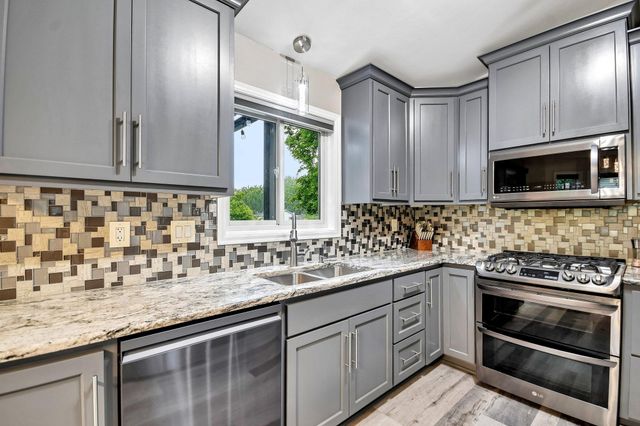 2991 Ontario Road, Little Canada, MN 55117