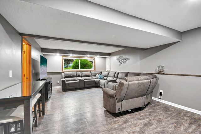 2991 Ontario Road, Little Canada, MN 55117