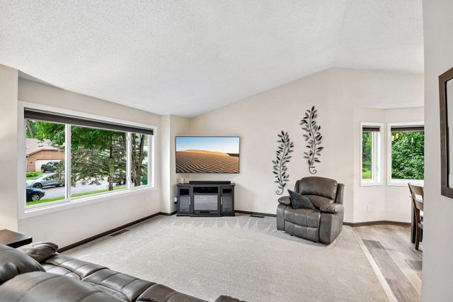 2991 Ontario Road, Little Canada, MN 55117
