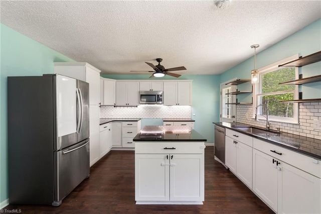 3712 Old 52 Road, Pinnacle, NC 27043