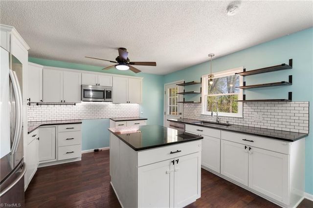 3712 Old 52 Road, Pinnacle, NC 27043