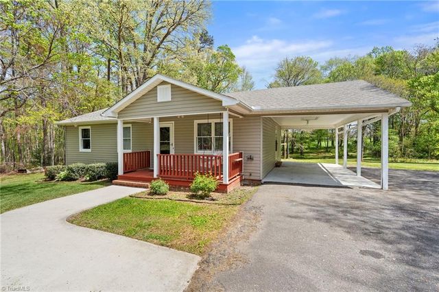 3712 Old 52 Road, Pinnacle, NC 27043