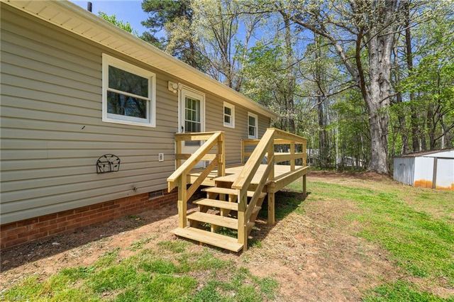 3712 Old 52 Road, Pinnacle, NC 27043