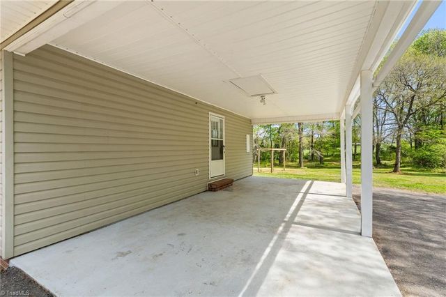 3712 Old 52 Road, Pinnacle, NC 27043